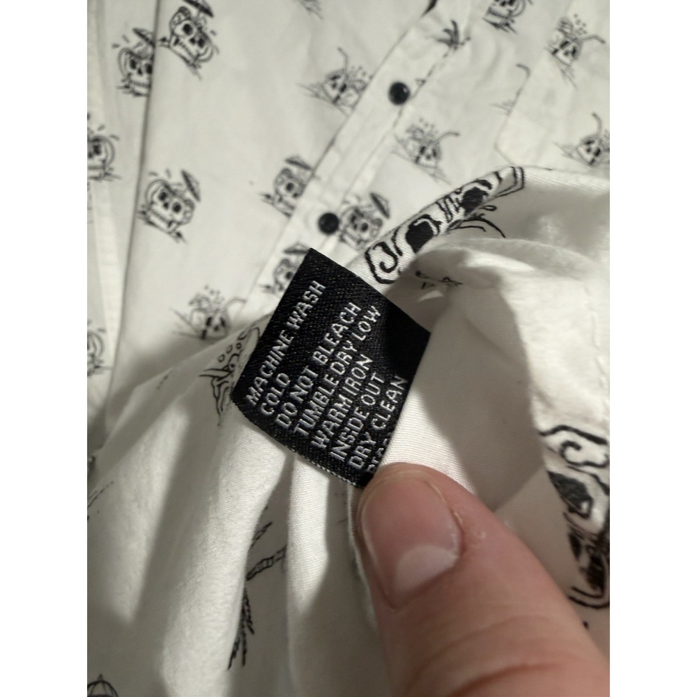 Eighty Eight brand white ss button up dress shirt, skull beach aop, men's small - Picture 4 of 6